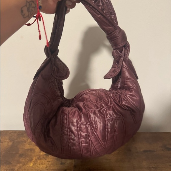 Marc Jacob Elegant Quilted Burgundy Handbag - Picture 3 of 7